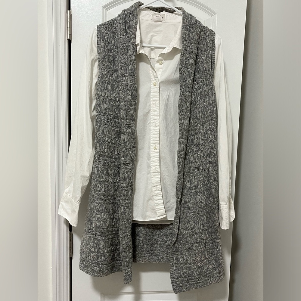 Cozy heather grey long vest. This is a perfect layer to elevate your fall outfit